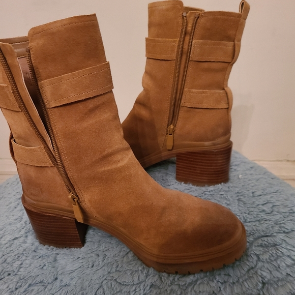 Boots - Picture 3 of 4